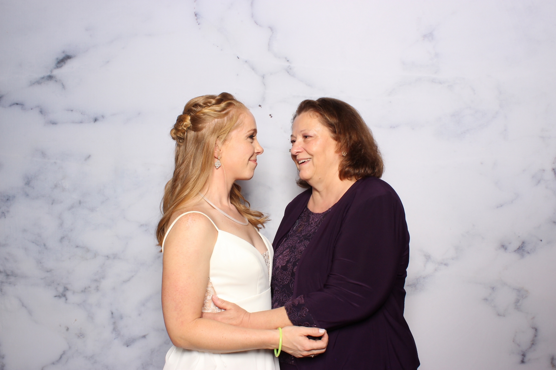 Erin + Becks | View more photos from the event at events.alfrescophoto.com/u/AlfrescoPhoto/Erin-Becks