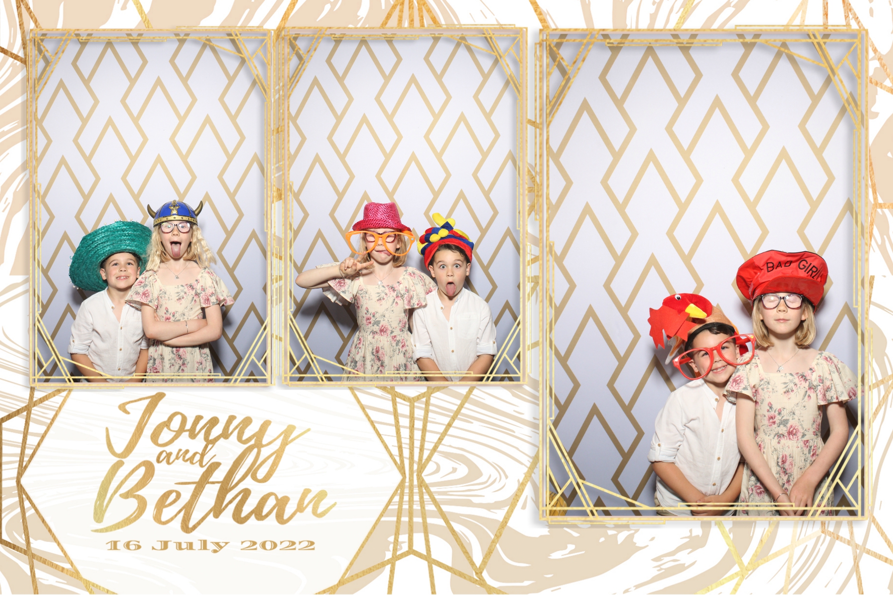 Jonny and Bethan | View more photos from the event at gallery.blissbooth.co.uk/u/BlissBooth/Jonny-and-Bethan