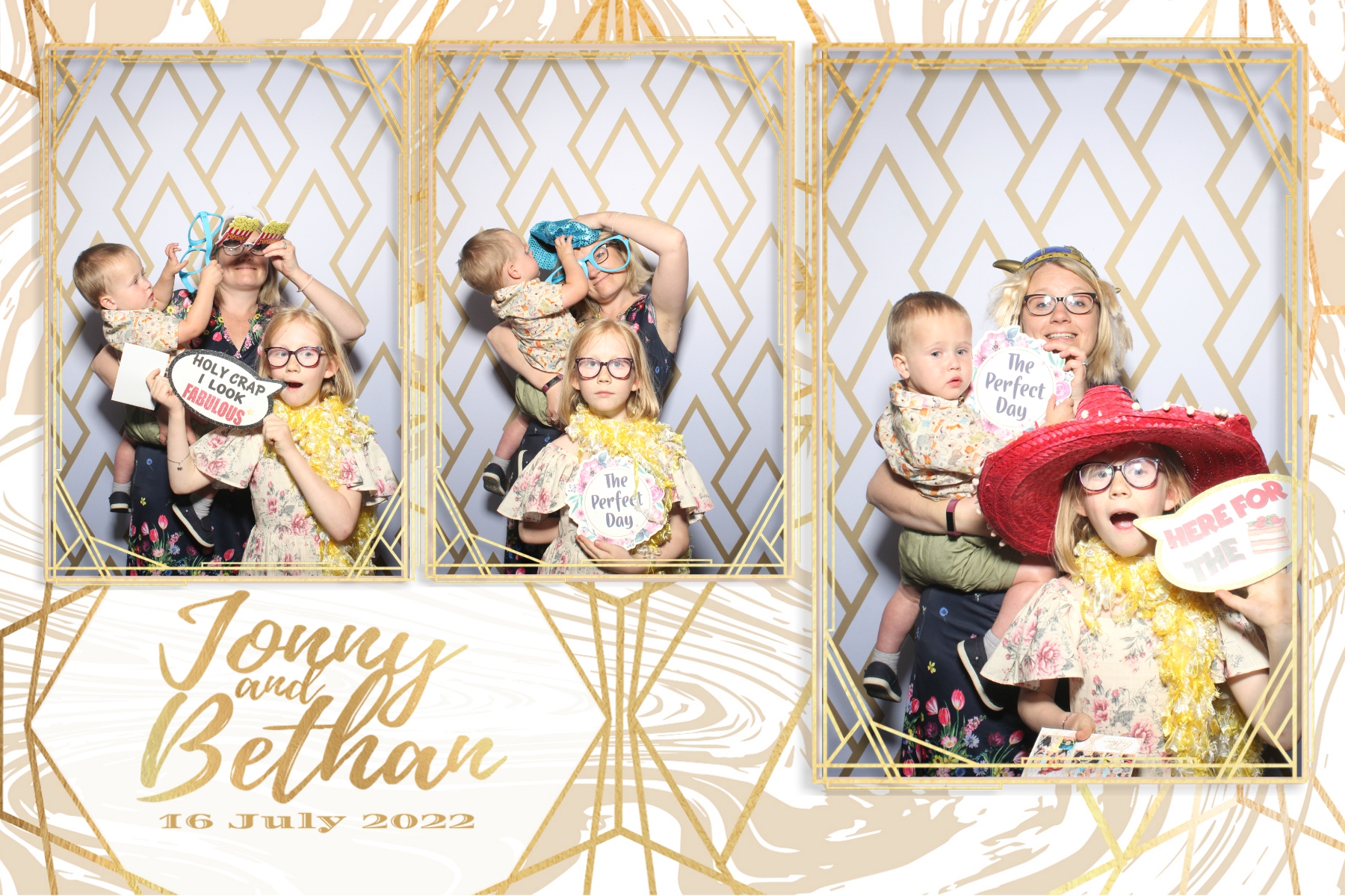 Jonny and Bethan | View more photos from the event at gallery.blissbooth.co.uk/u/BlissBooth/Jonny-and-Bethan