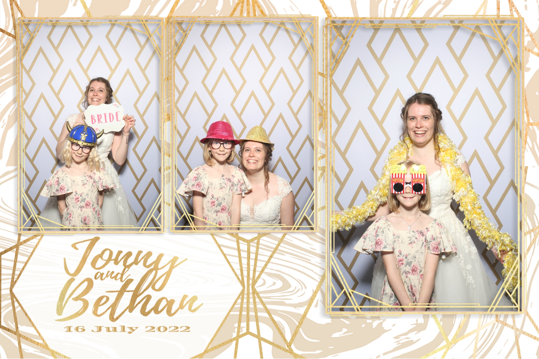 Jonny and Bethan | View more photos from the event at gallery.blissbooth.co.uk/u/BlissBooth/Jonny-and-Bethan