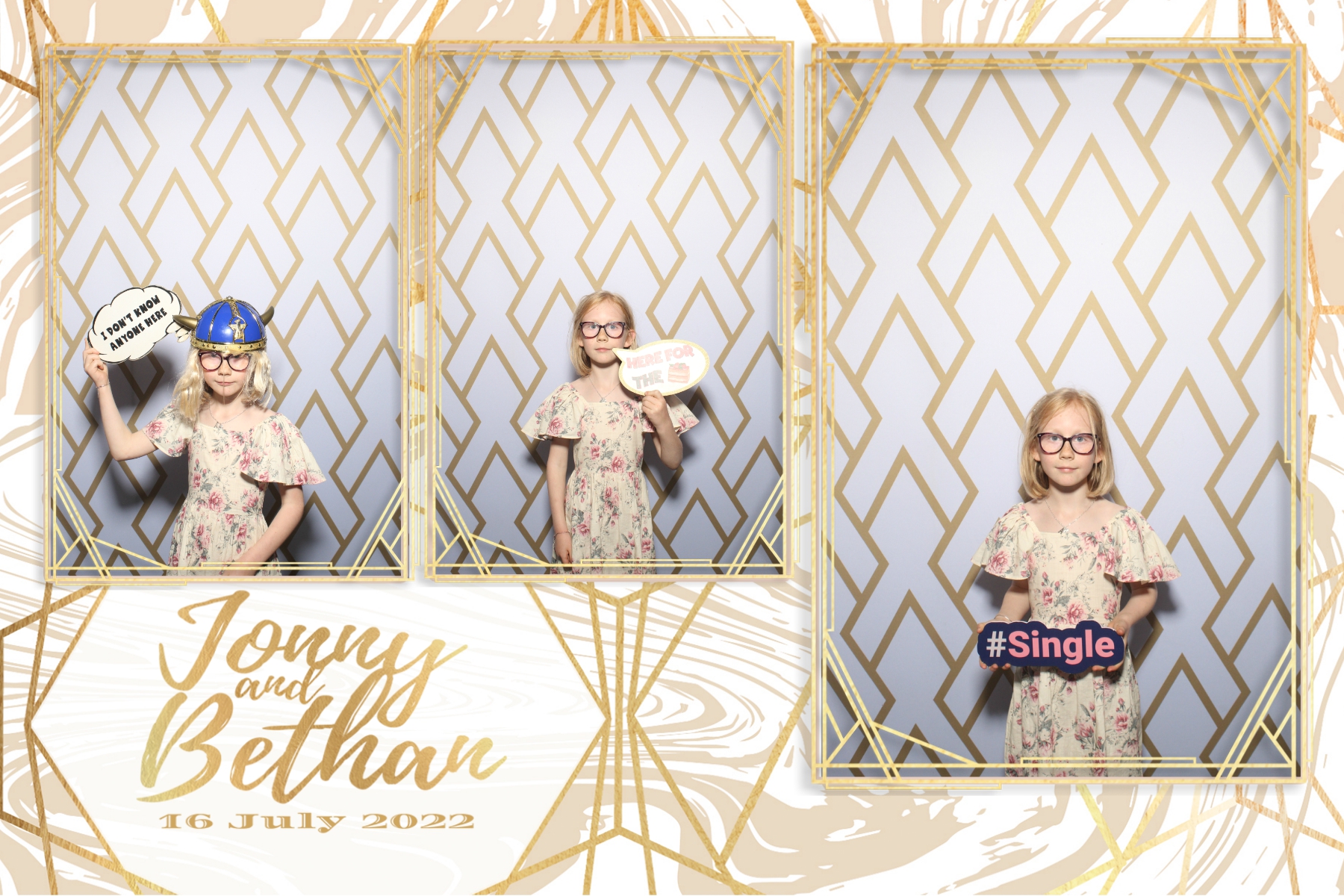 Jonny and Bethan | View more photos from the event at gallery.blissbooth.co.uk/u/BlissBooth/Jonny-and-Bethan