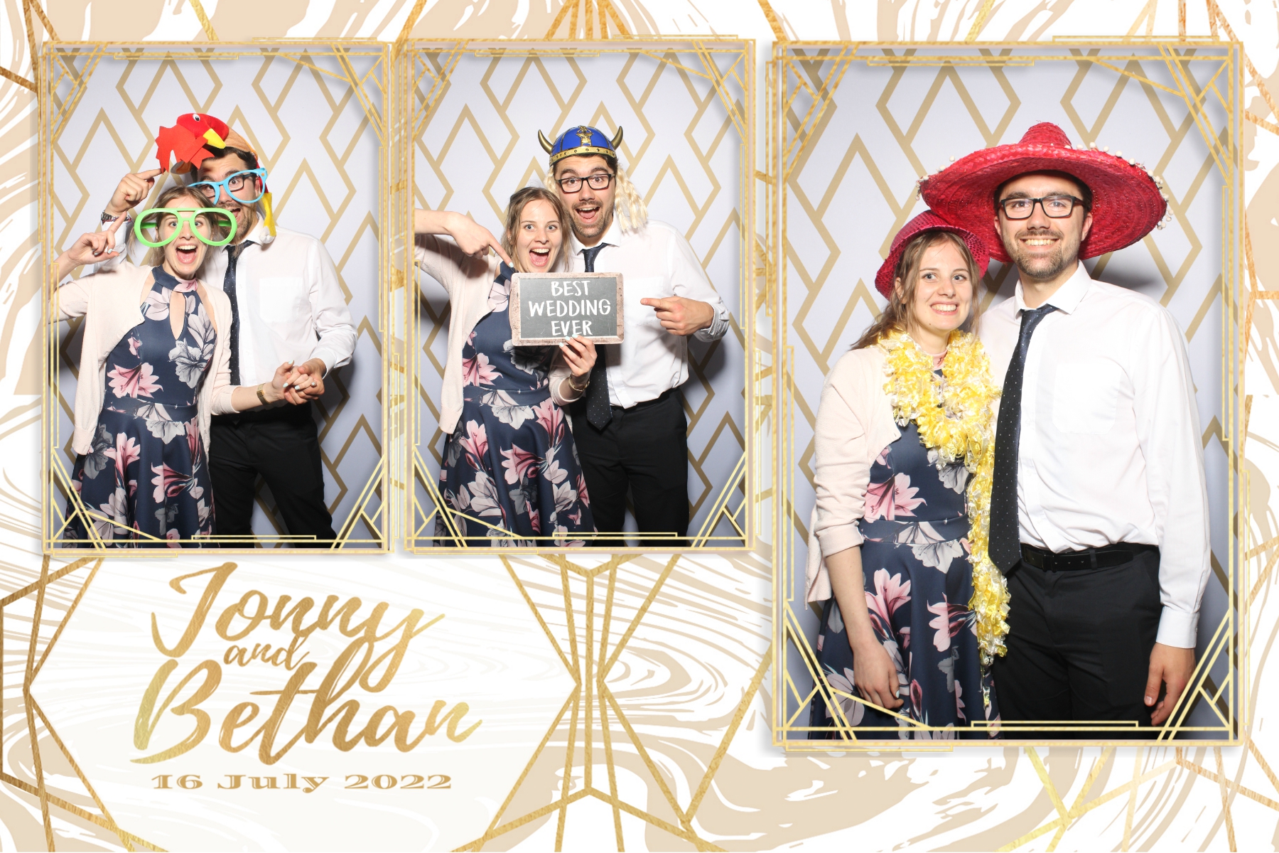 Jonny and Bethan | View more photos from the event at gallery.blissbooth.co.uk/u/BlissBooth/Jonny-and-Bethan