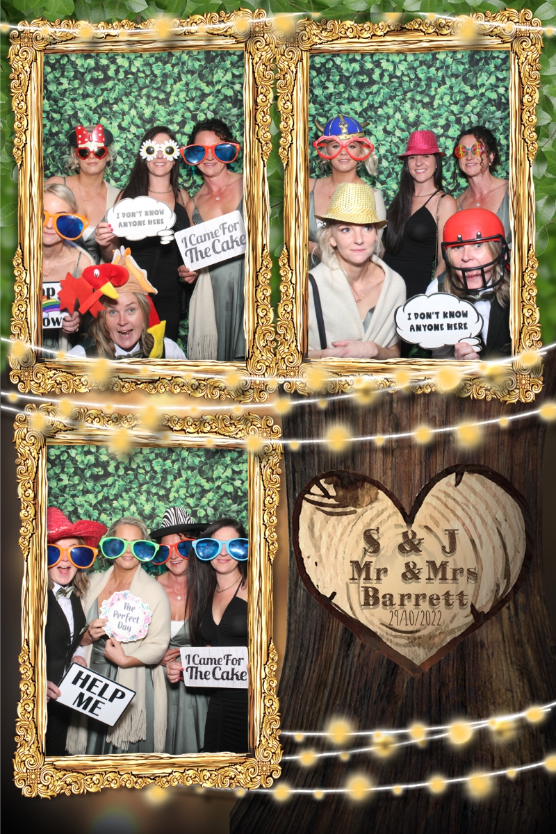 Mr and Mrs Barrett | View more photos from the event at gallery.blissbooth.co.uk/u/BlissBooth/Mr-and-Mrs-Barrett