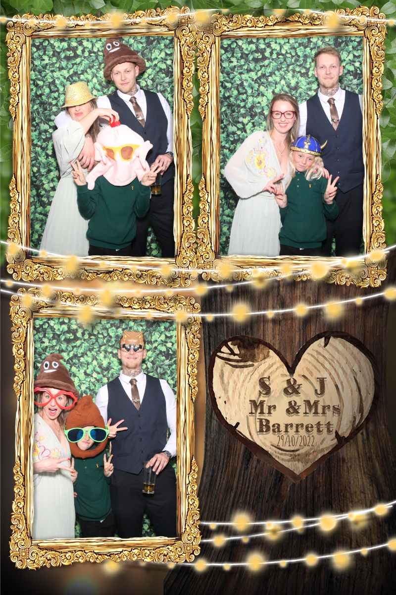 Mr and Mrs Barrett | View more photos from the event at gallery.blissbooth.co.uk/u/BlissBooth/Mr-and-Mrs-Barrett