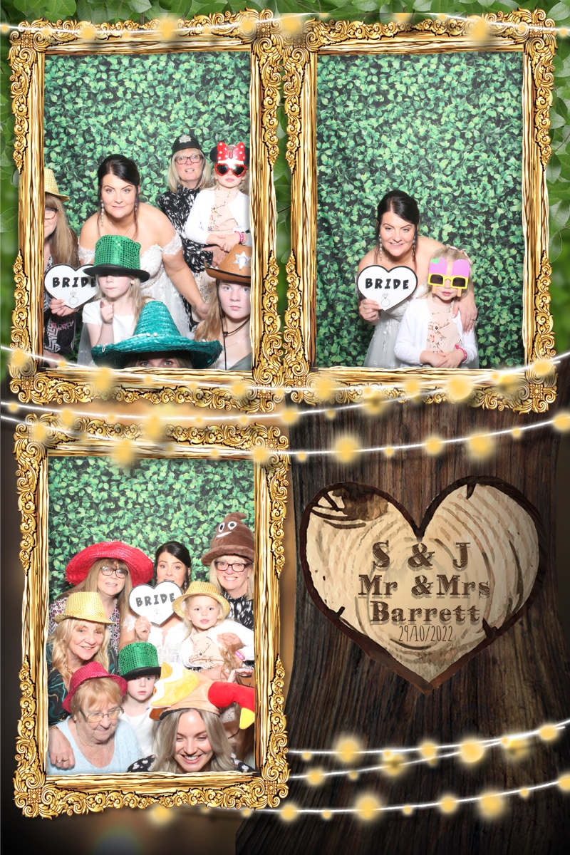 Mr and Mrs Barrett | View more photos from the event at gallery.blissbooth.co.uk/u/BlissBooth/Mr-and-Mrs-Barrett