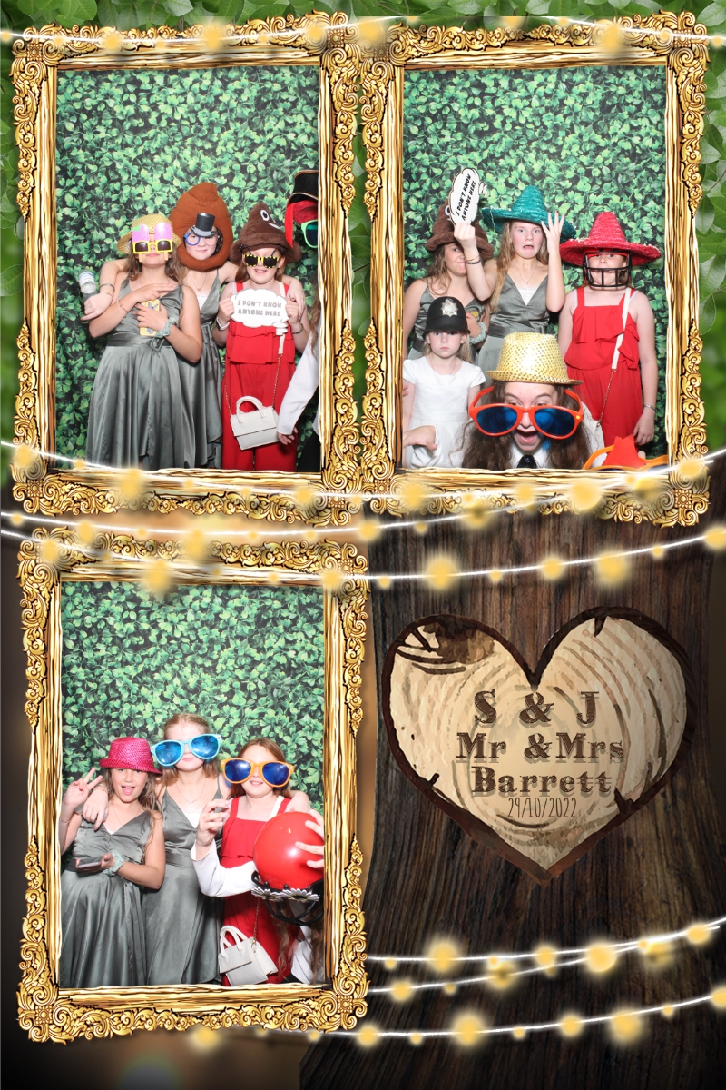 Mr and Mrs Barrett | View more photos from the event at gallery.blissbooth.co.uk/u/BlissBooth/Mr-and-Mrs-Barrett