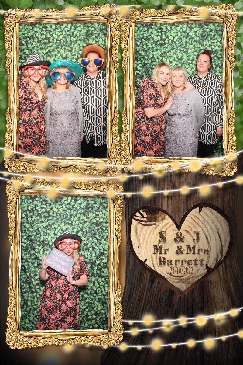Mr and Mrs Barrett | View more photos from the event at gallery.blissbooth.co.uk/u/BlissBooth/Mr-and-Mrs-Barrett