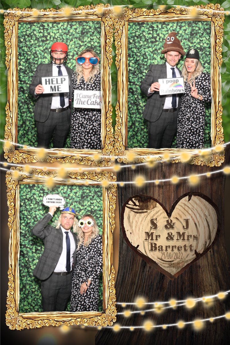 Mr and Mrs Barrett | View more photos from the event at gallery.blissbooth.co.uk/u/BlissBooth/Mr-and-Mrs-Barrett