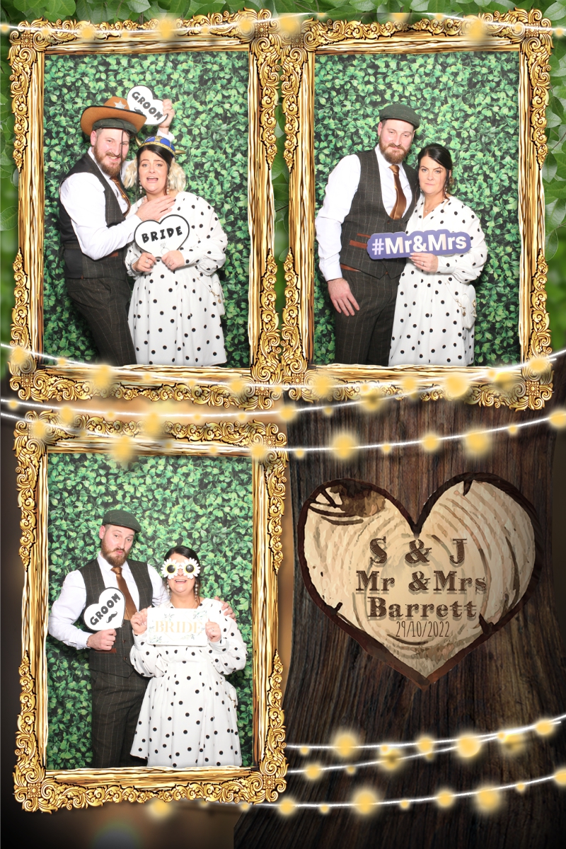 Mr and Mrs Barrett | View more photos from the event at gallery.blissbooth.co.uk/u/BlissBooth/Mr-and-Mrs-Barrett