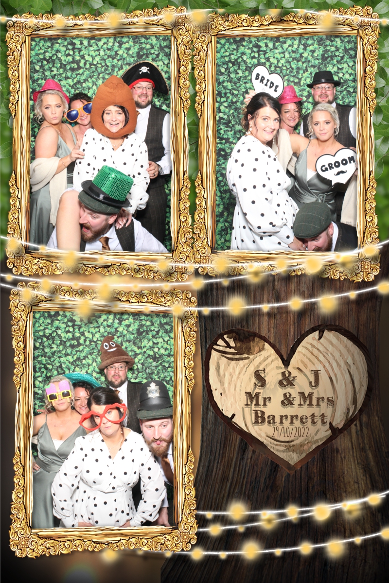 Mr and Mrs Barrett | View more photos from the event at gallery.blissbooth.co.uk/u/BlissBooth/Mr-and-Mrs-Barrett