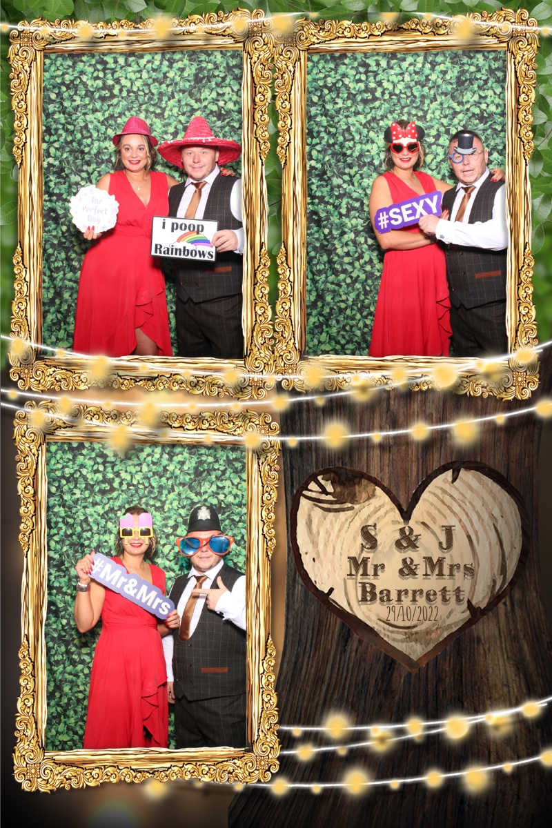 Mr and Mrs Barrett | View more photos from the event at gallery.blissbooth.co.uk/u/BlissBooth/Mr-and-Mrs-Barrett