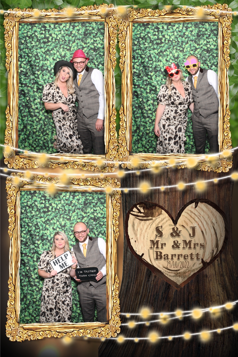 Mr and Mrs Barrett | View more photos from the event at gallery.blissbooth.co.uk/u/BlissBooth/Mr-and-Mrs-Barrett