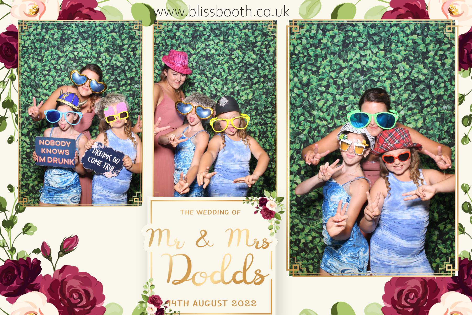 Mr and Mrs Dodds | View more photos from the event at gallery.blissbooth.co.uk/u/BlissBooth/Mr-and-Mrs-Dodds