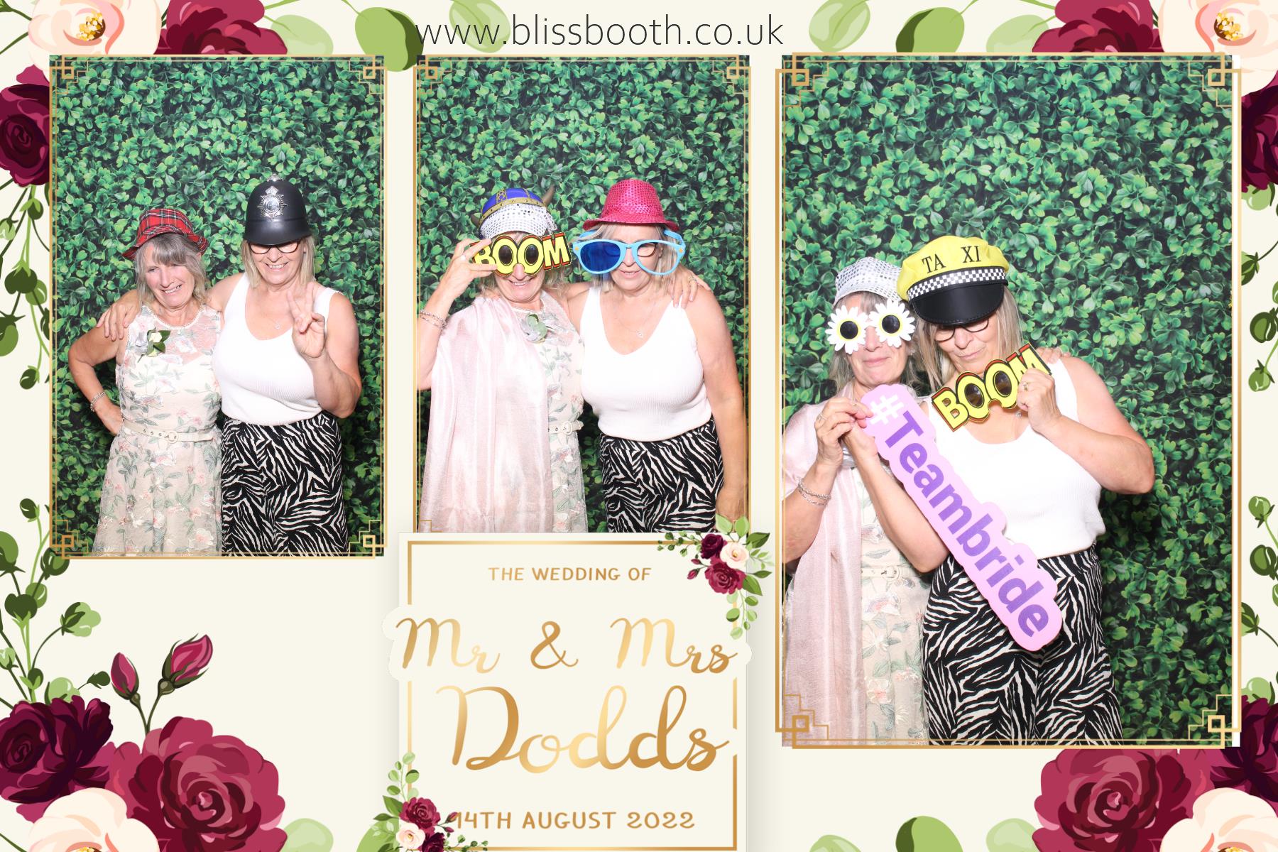 Mr and Mrs Dodds | View more photos from the event at gallery.blissbooth.co.uk/u/BlissBooth/Mr-and-Mrs-Dodds