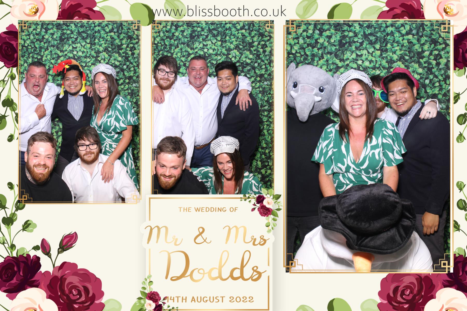 Mr and Mrs Dodds | View more photos from the event at gallery.blissbooth.co.uk/u/BlissBooth/Mr-and-Mrs-Dodds