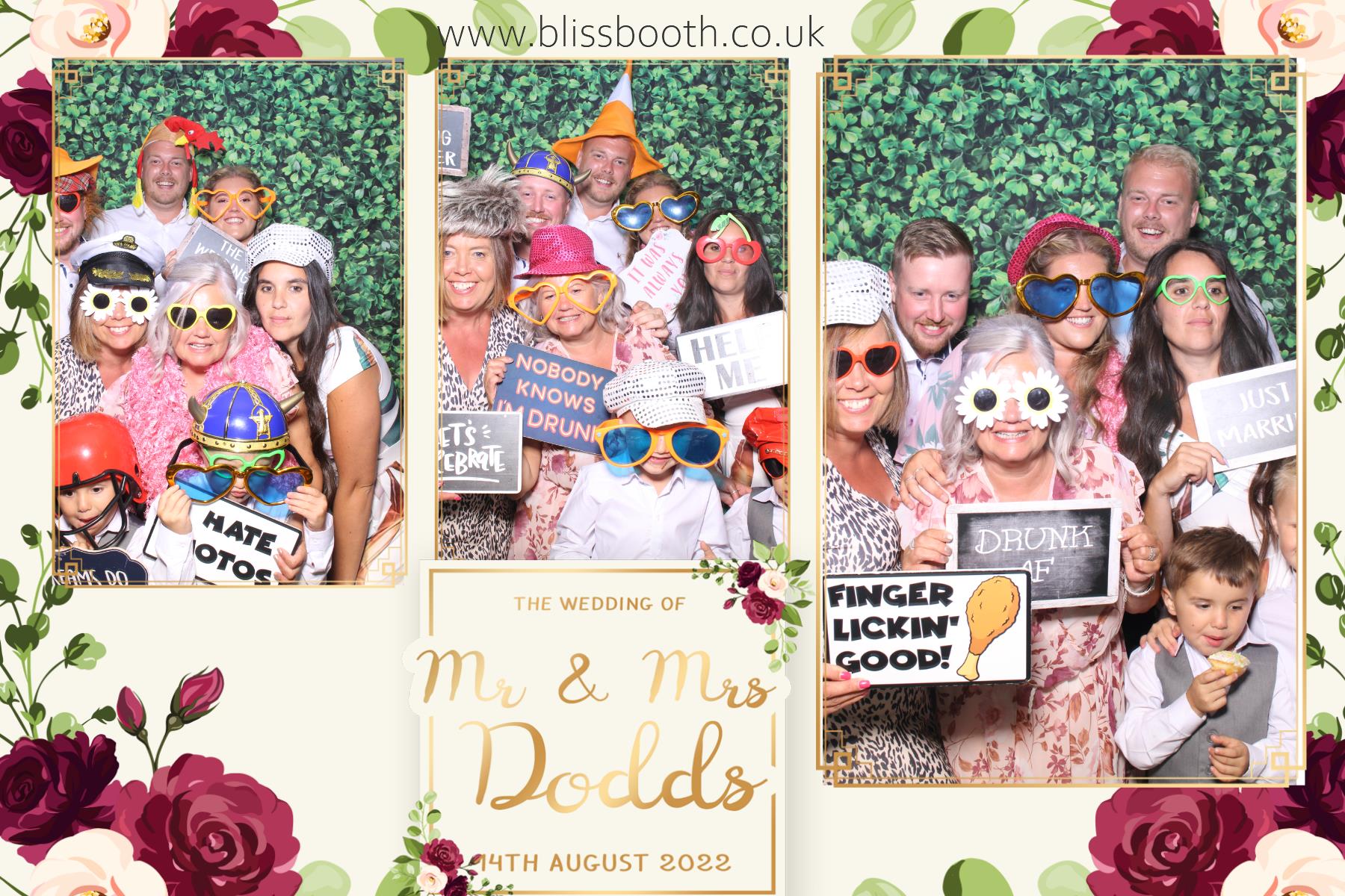 Mr and Mrs Dodds | View more photos from the event at gallery.blissbooth.co.uk/u/BlissBooth/Mr-and-Mrs-Dodds