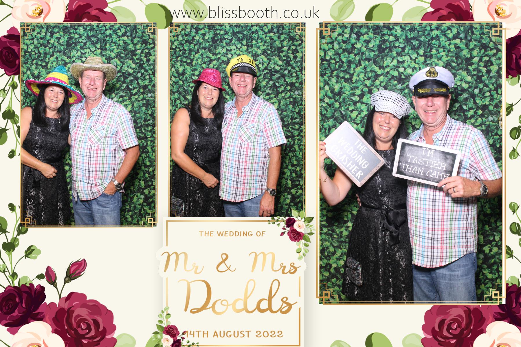 Mr and Mrs Dodds | View more photos from the event at gallery.blissbooth.co.uk/u/BlissBooth/Mr-and-Mrs-Dodds