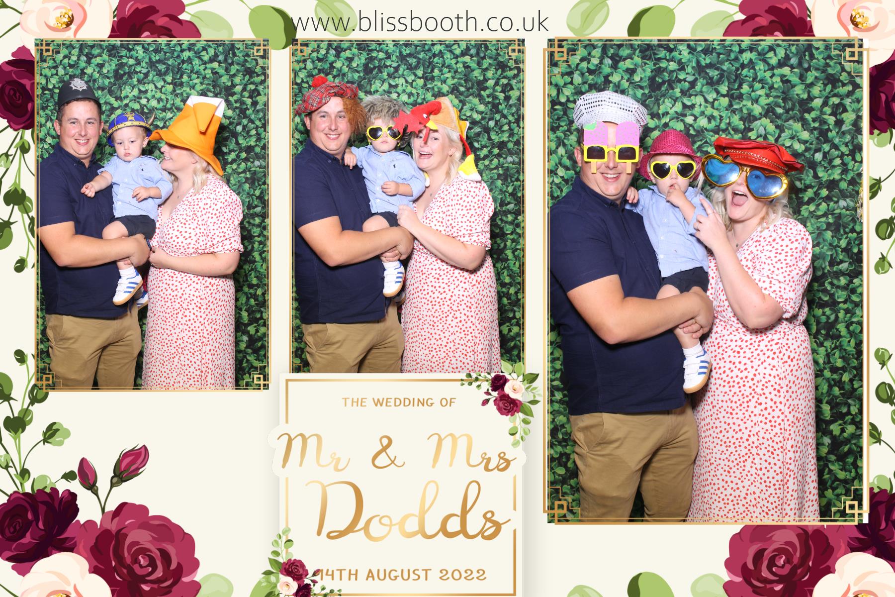 Mr and Mrs Dodds | View more photos from the event at gallery.blissbooth.co.uk/u/BlissBooth/Mr-and-Mrs-Dodds