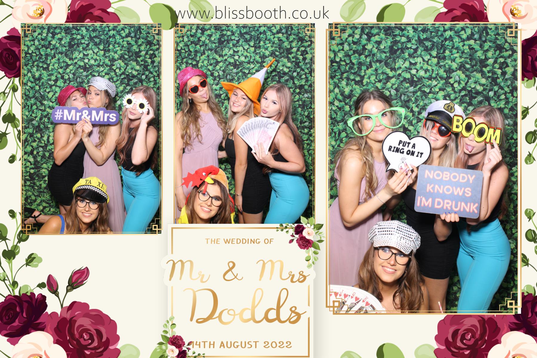 Mr and Mrs Dodds | View more photos from the event at gallery.blissbooth.co.uk/u/BlissBooth/Mr-and-Mrs-Dodds