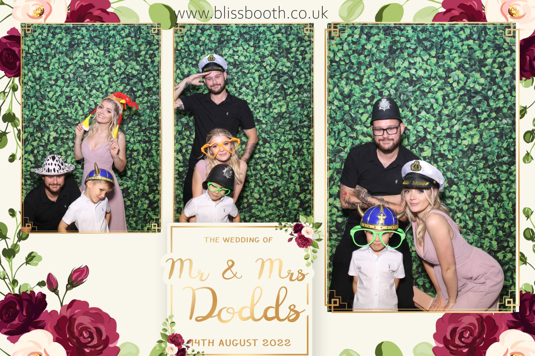 Mr and Mrs Dodds | View more photos from the event at gallery.blissbooth.co.uk/u/BlissBooth/Mr-and-Mrs-Dodds