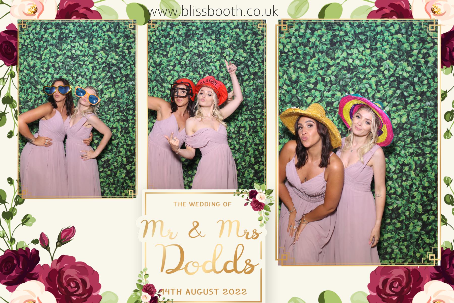 Mr and Mrs Dodds | View more photos from the event at gallery.blissbooth.co.uk/u/BlissBooth/Mr-and-Mrs-Dodds