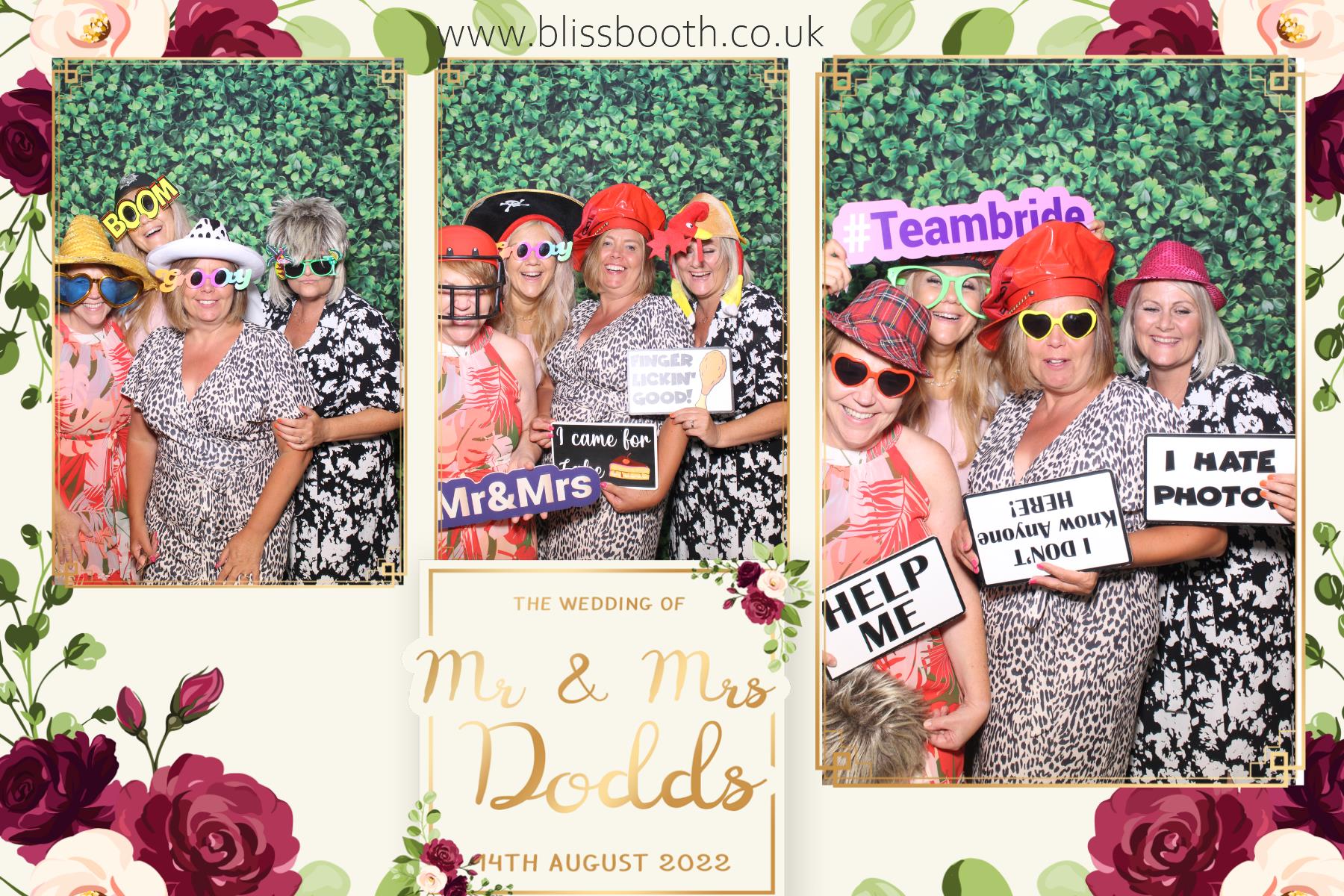 Mr and Mrs Dodds | View more photos from the event at gallery.blissbooth.co.uk/u/BlissBooth/Mr-and-Mrs-Dodds