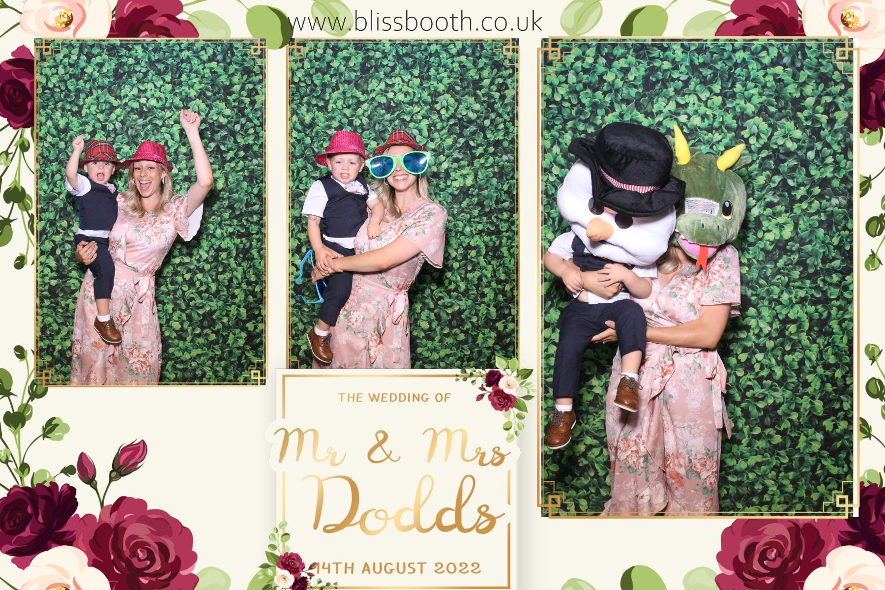 Mr and Mrs Dodds | View more photos from the event at gallery.blissbooth.co.uk/u/BlissBooth/Mr-and-Mrs-Dodds