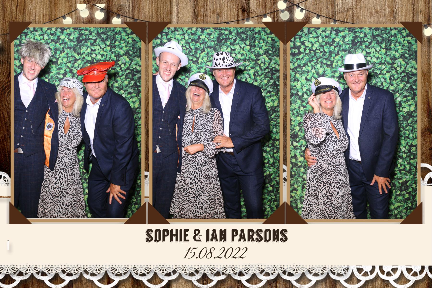 Sophie and Ian | View more photos from the event at gallery.blissbooth.co.uk/u/BlissBooth/Sophie-and-Ian