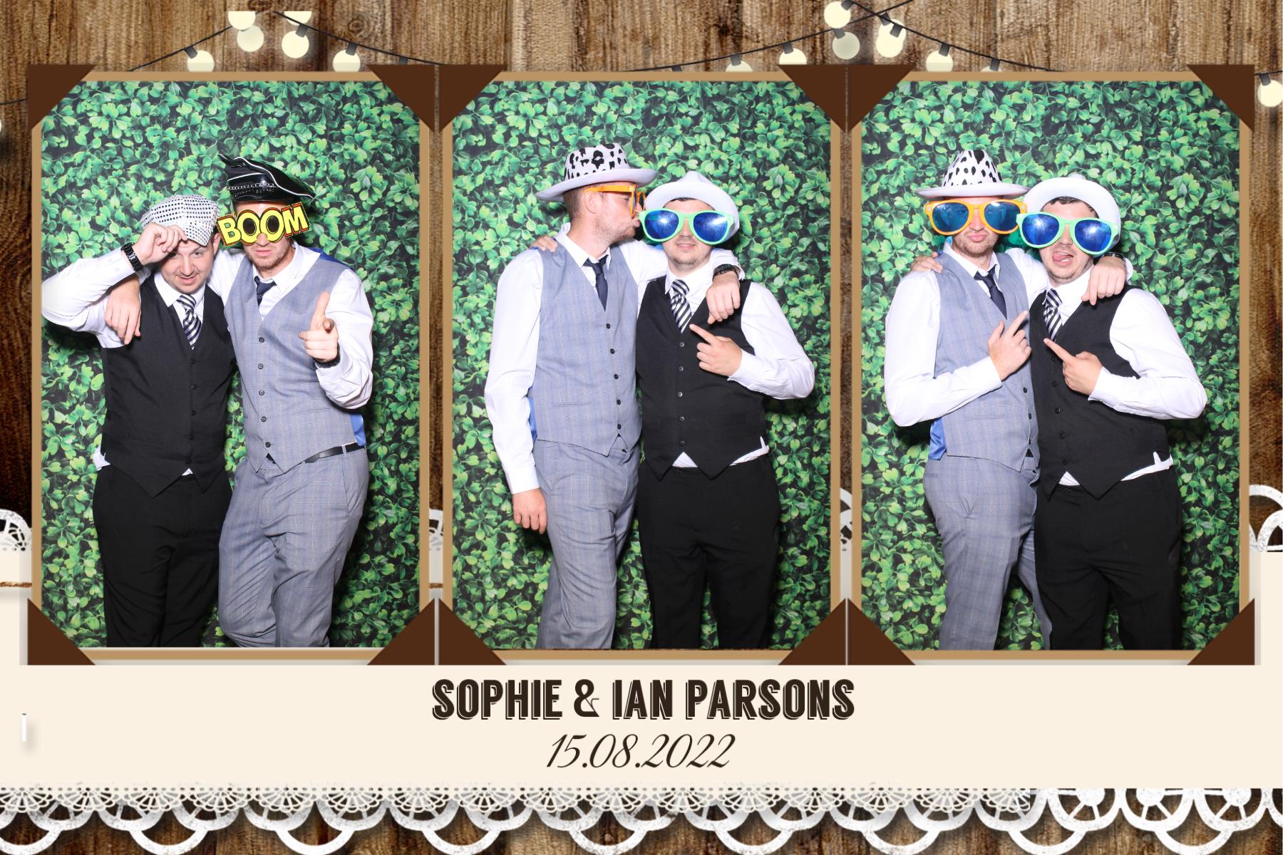 Sophie and Ian | View more photos from the event at gallery.blissbooth.co.uk/u/BlissBooth/Sophie-and-Ian