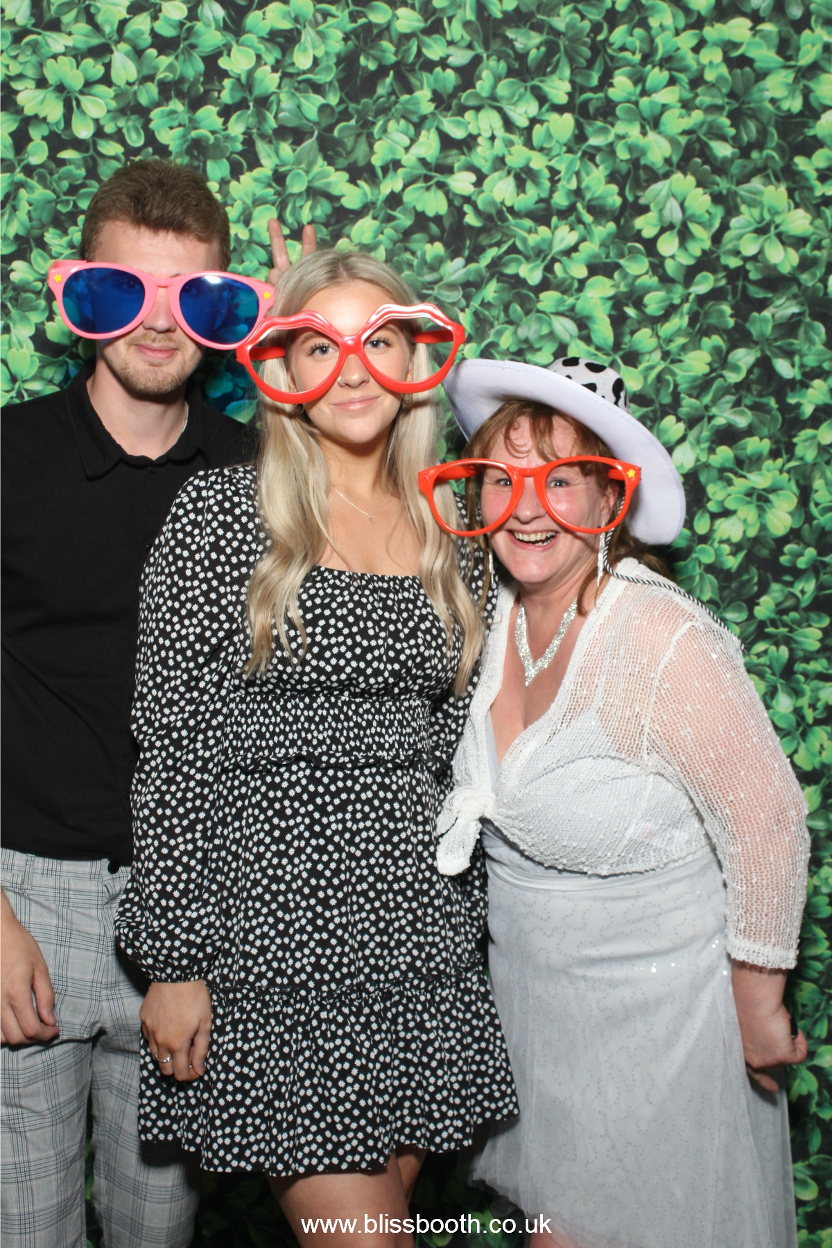 Zoe & Jamie | View more photos from the event at gallery.blissbooth.co.uk/u/BlissBooth/Zoe-Jamie