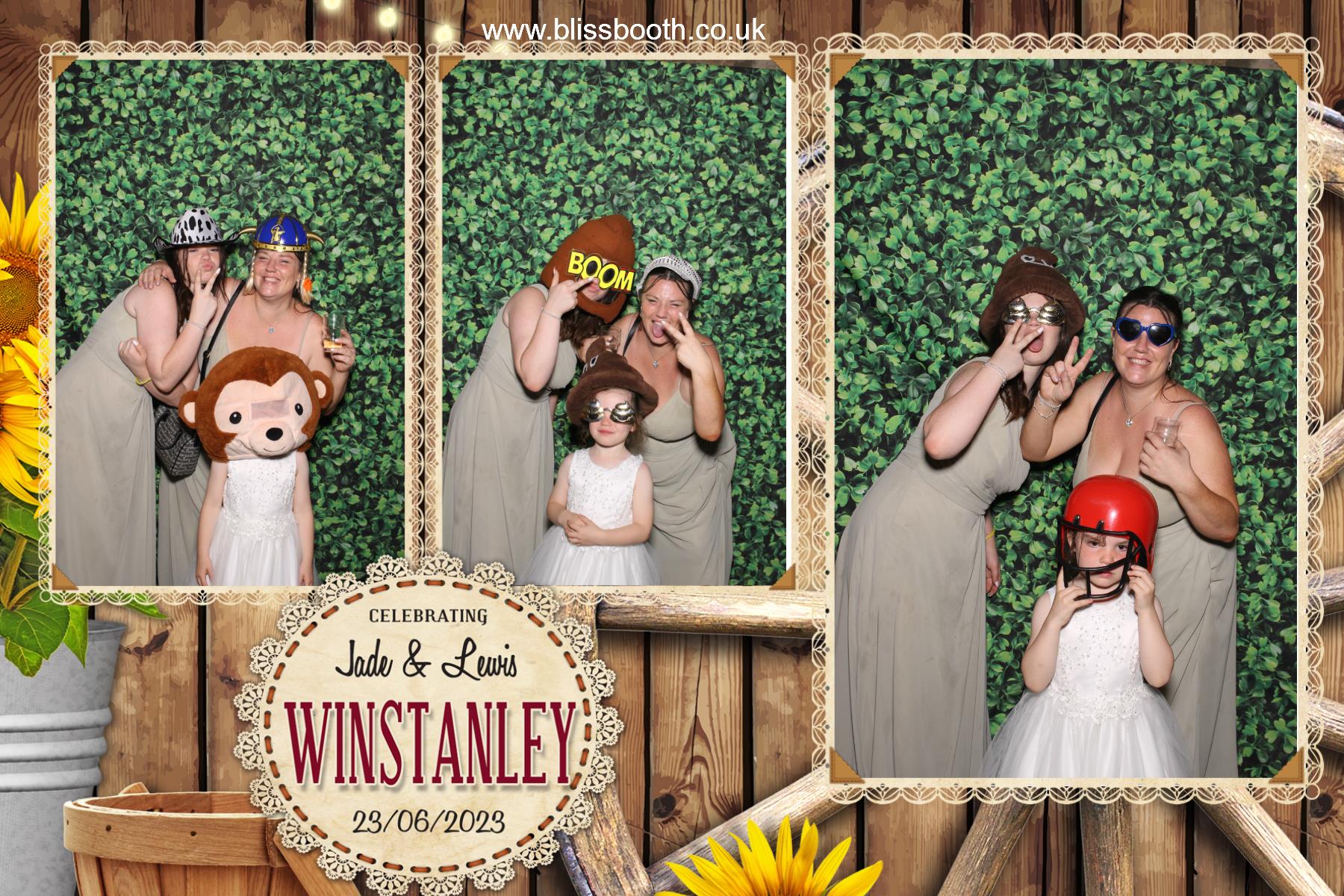 Jade and Lewis | View more photos from the event at gallery.blissbooth.co.uk/u/BlissBooth/Jade-and-Lewis
