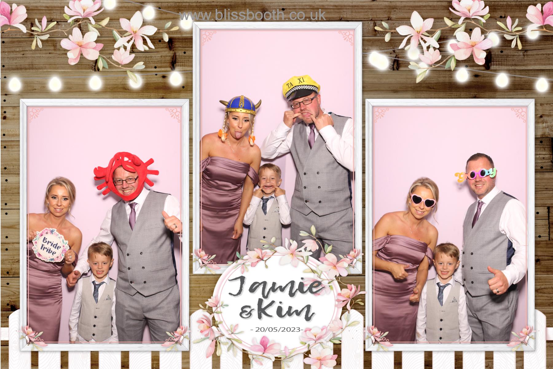 Kim and Jamie | View more photos from the event at gallery.blissbooth.co.uk/u/BlissBooth/Kim-and-Jamie