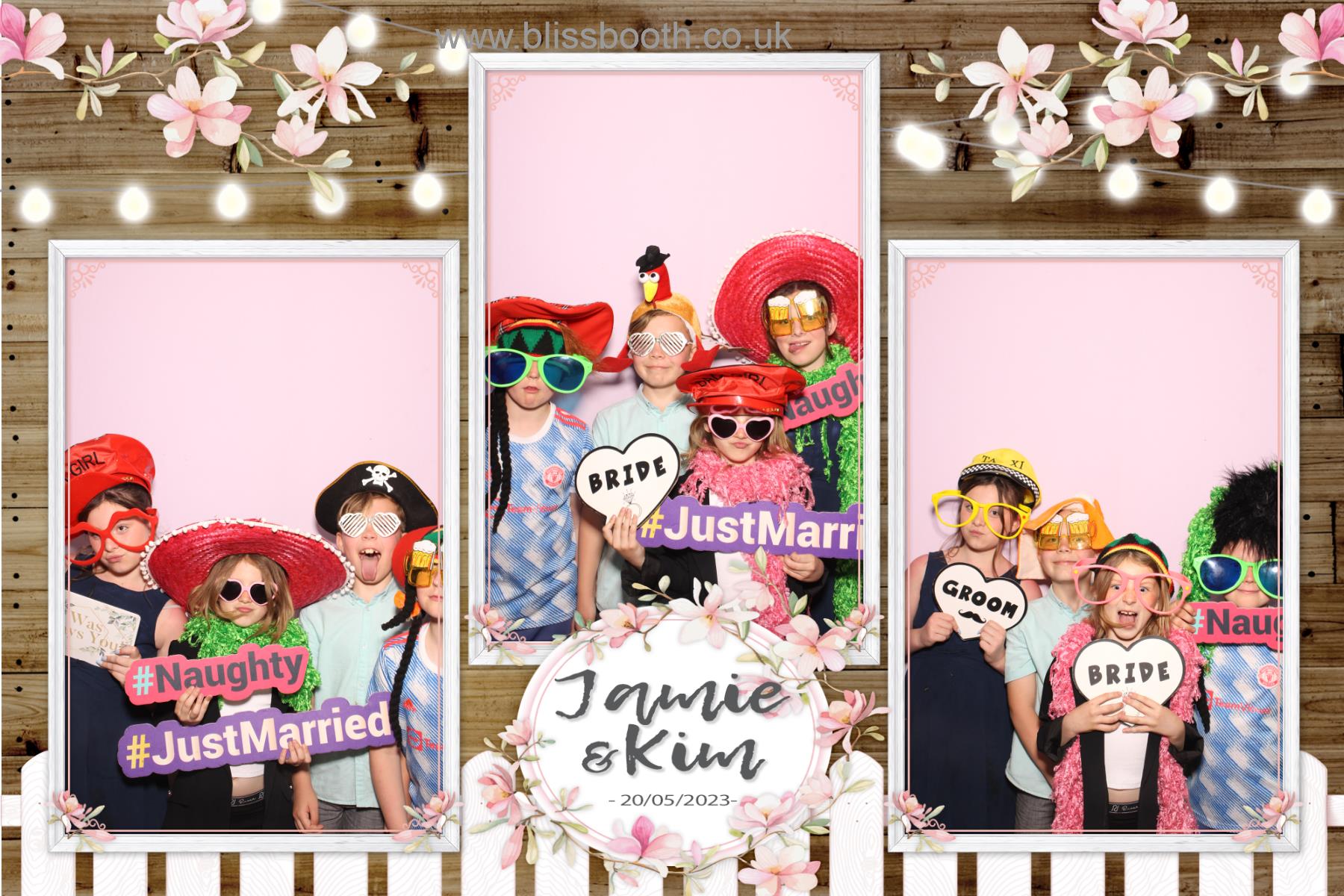 Kim and Jamie | View more photos from the event at gallery.blissbooth.co.uk/u/BlissBooth/Kim-and-Jamie