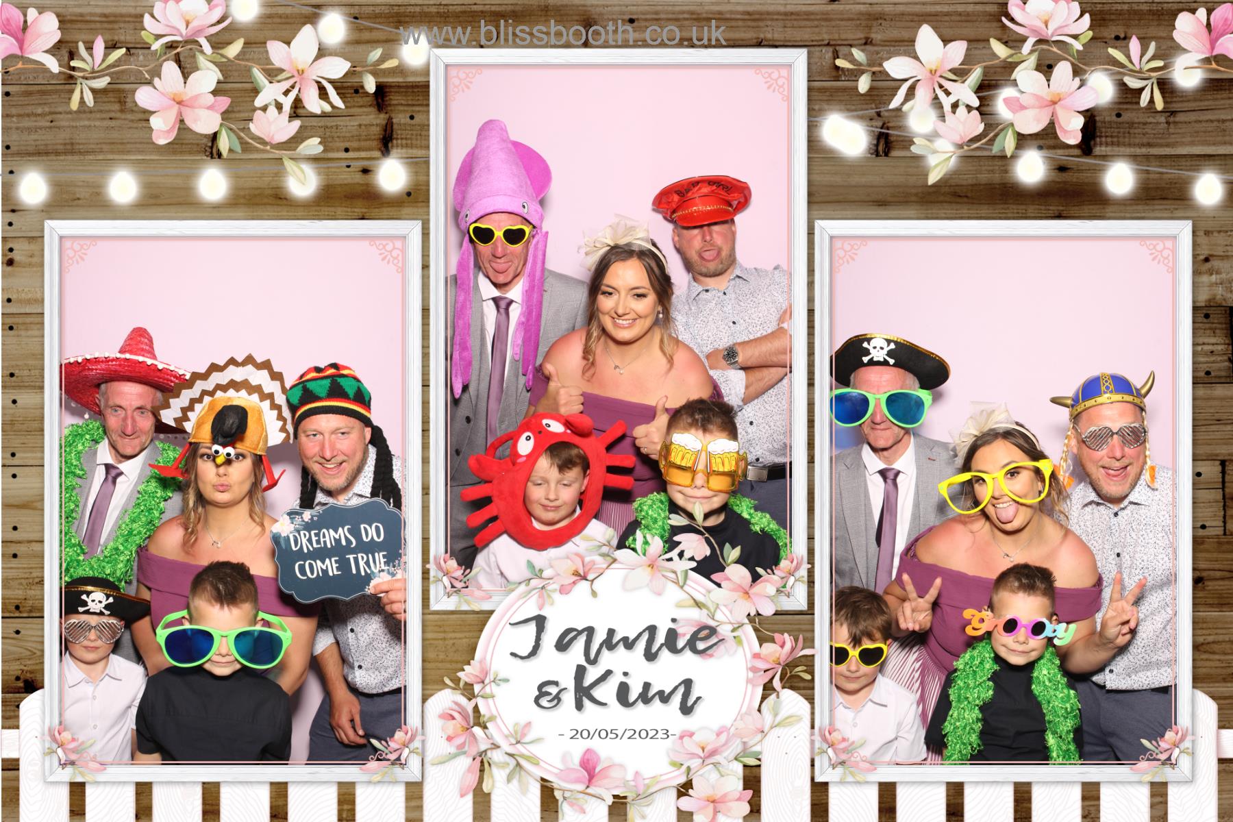 Kim and Jamie | View more photos from the event at gallery.blissbooth.co.uk/u/BlissBooth/Kim-and-Jamie