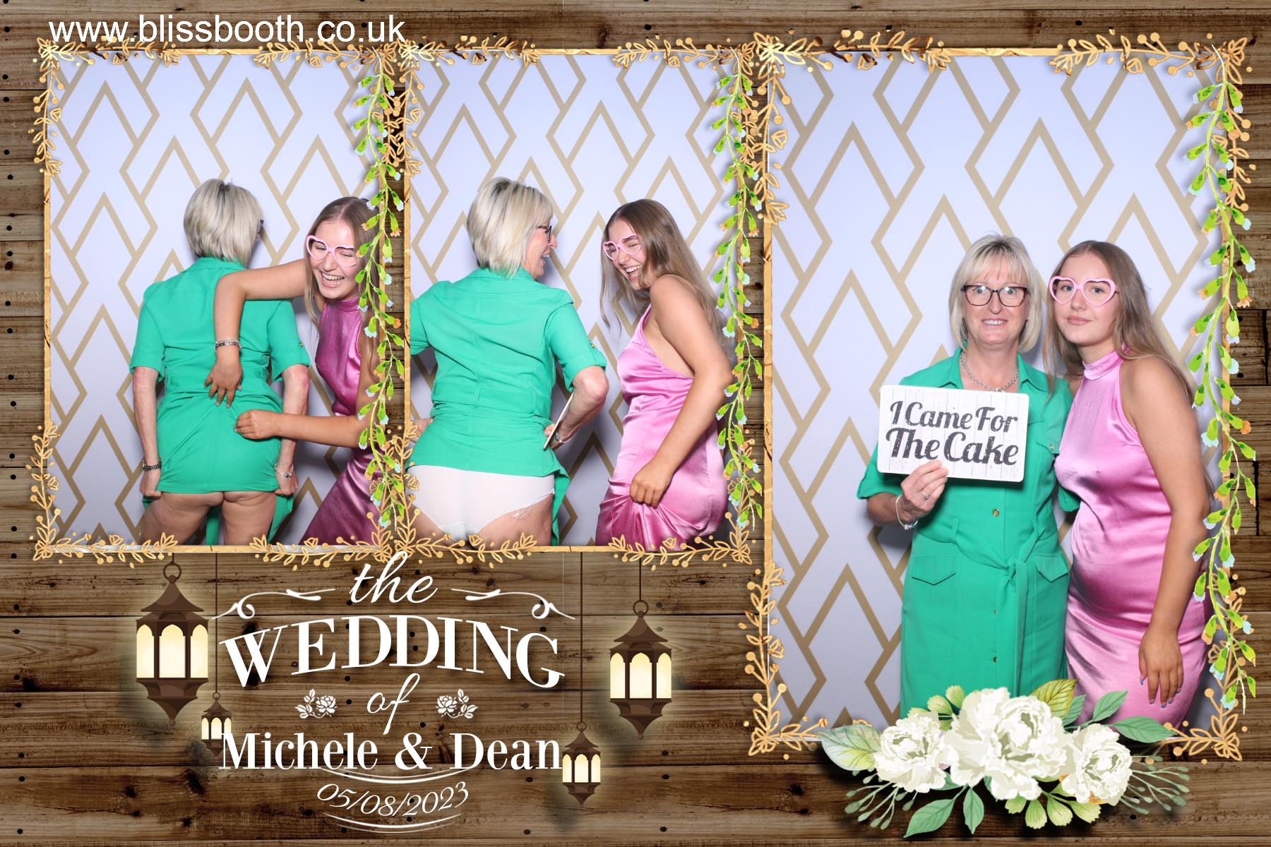 Michele and Dean | View more photos from the event at gallery.blissbooth.co.uk/u/BlissBooth/Michele-and-Dean