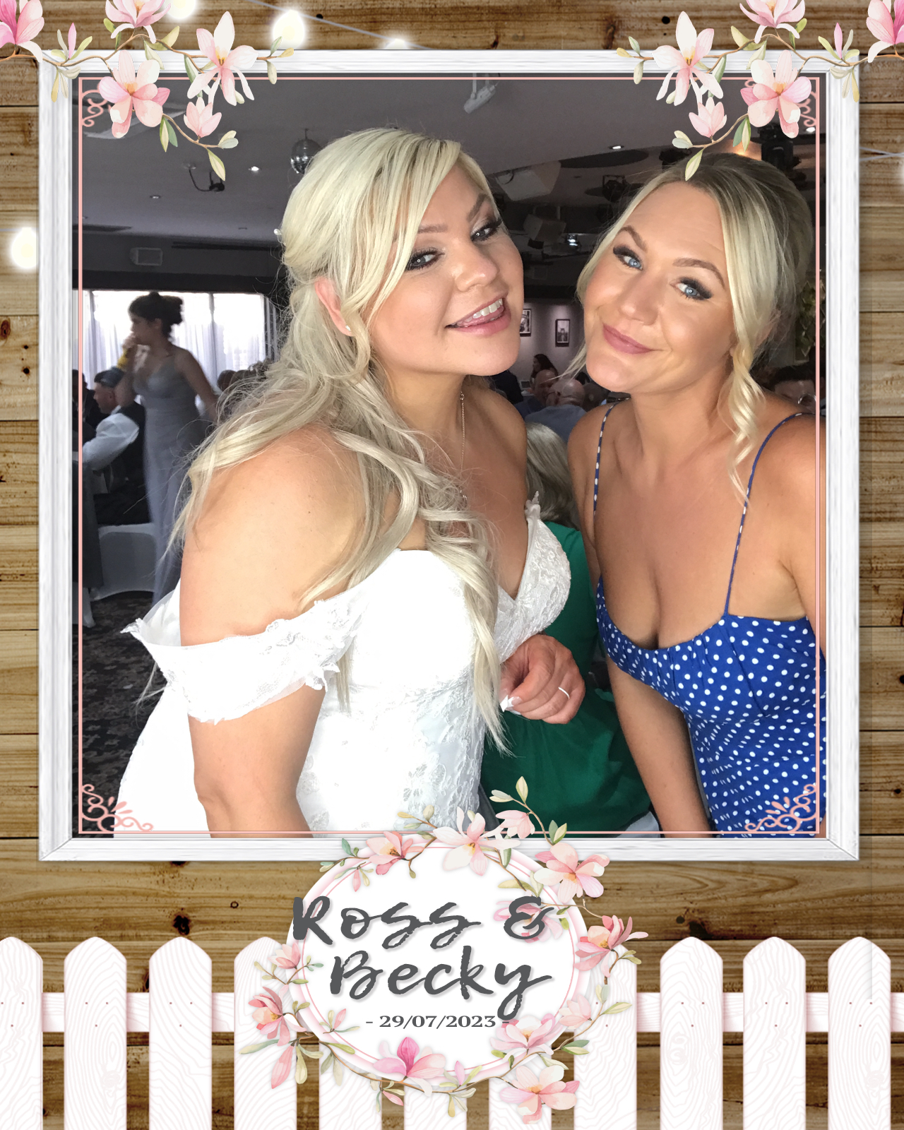 Ross and Becky | View more photos from the event at gallery.blissbooth.co.uk/u/BlissBooth/Ross-and-Becky