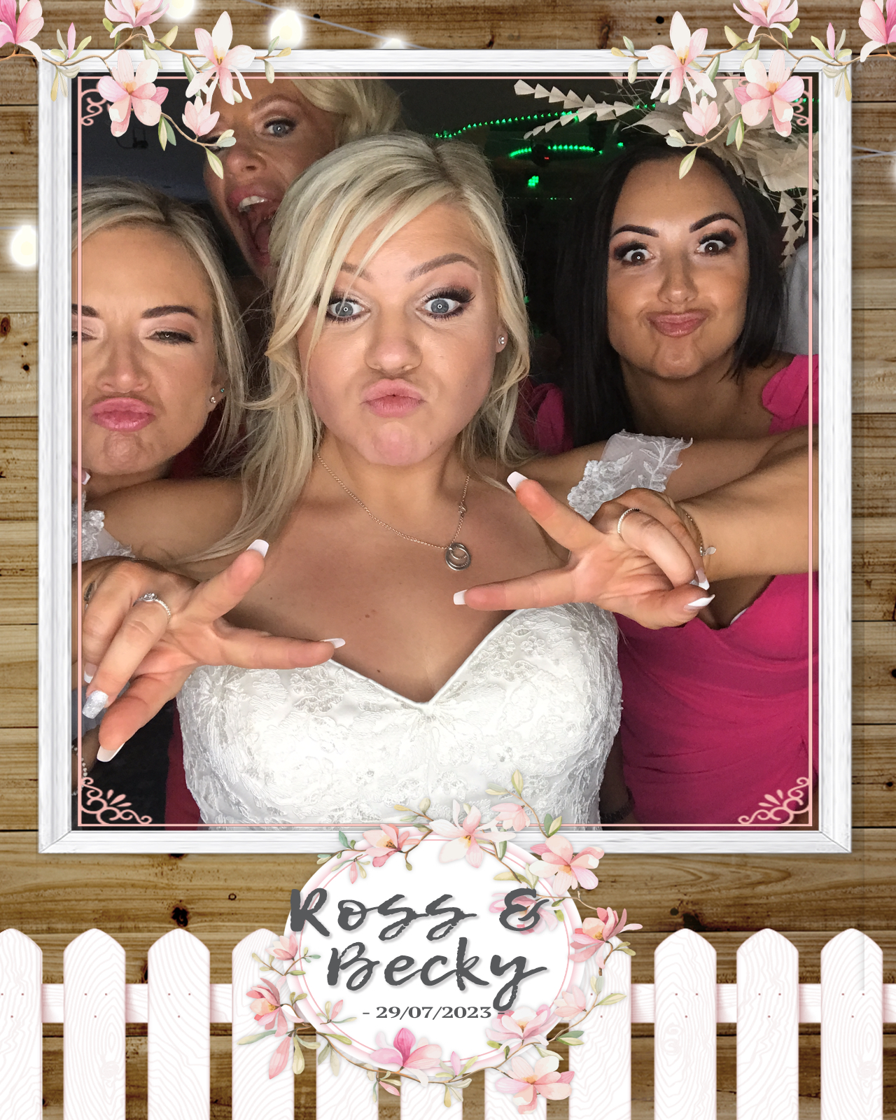Ross and Becky | View more photos from the event at gallery.blissbooth.co.uk/u/BlissBooth/Ross-and-Becky