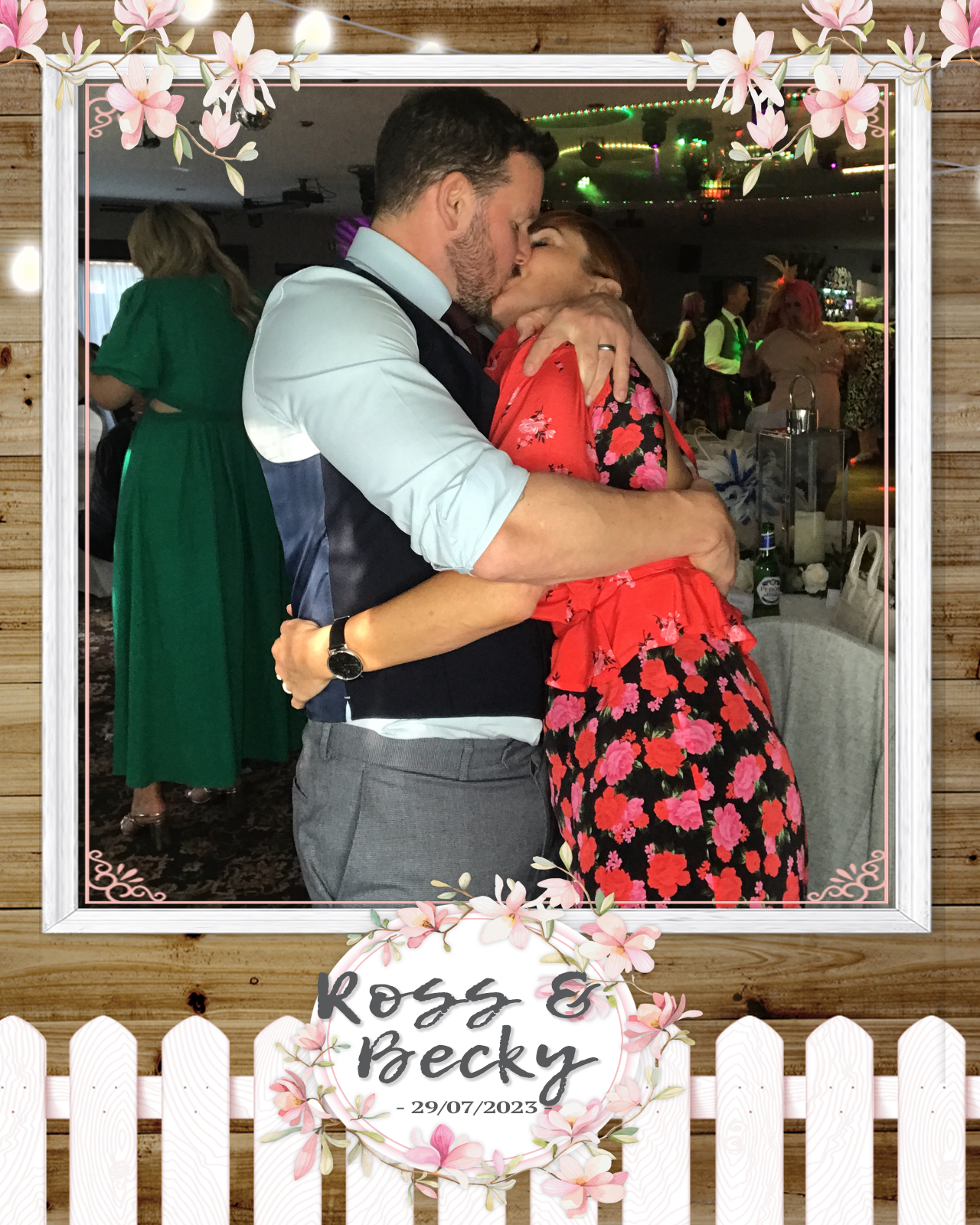 Ross and Becky | View more photos from the event at gallery.blissbooth.co.uk/u/BlissBooth/Ross-and-Becky