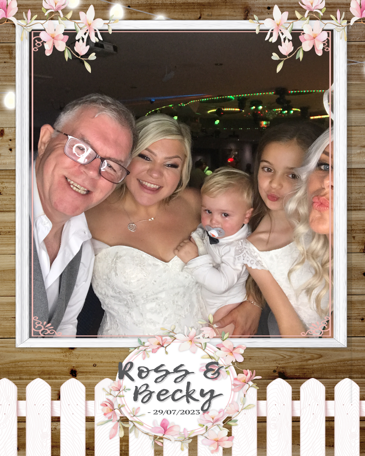 Ross and Becky | View more photos from the event at gallery.blissbooth.co.uk/u/BlissBooth/Ross-and-Becky