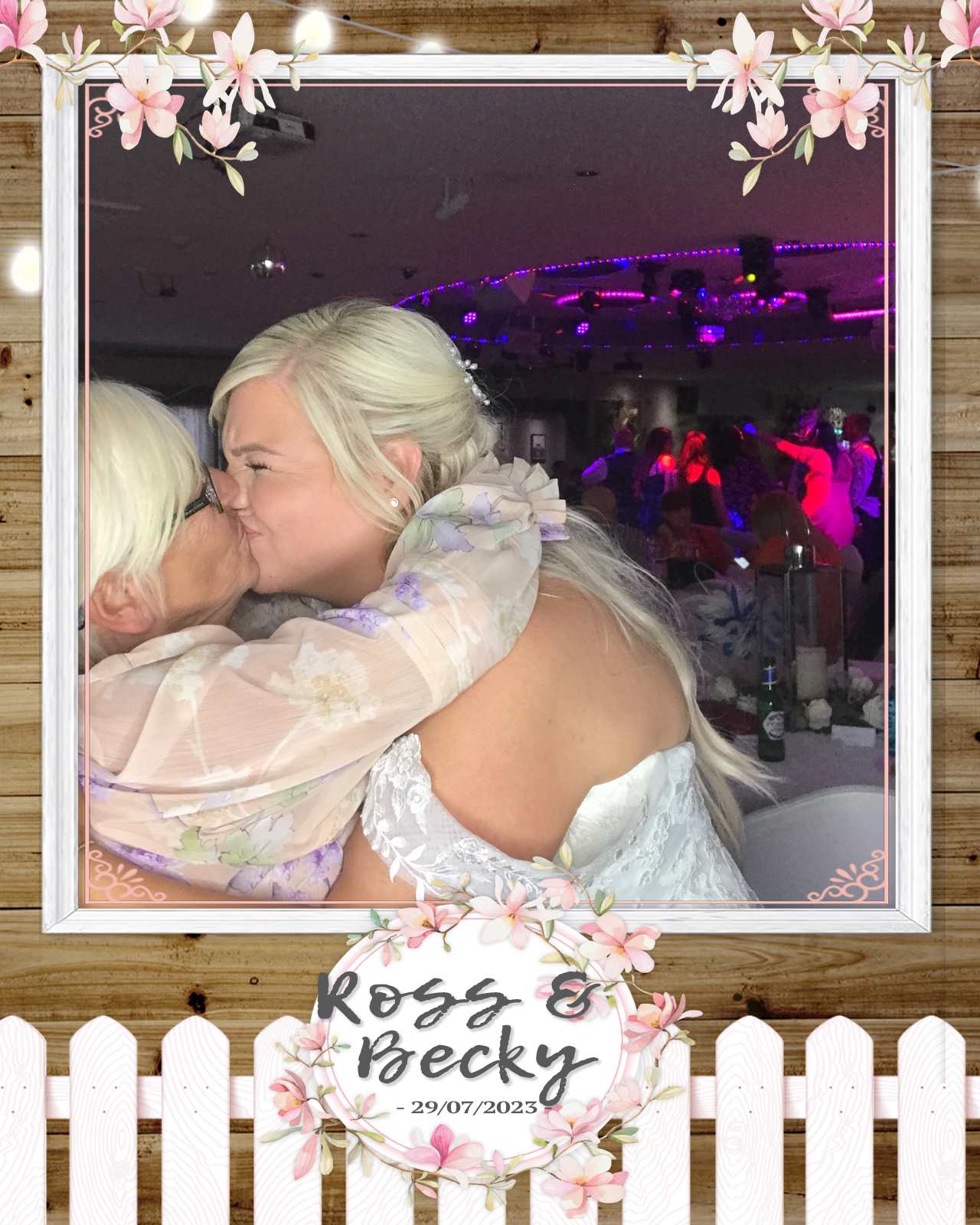 Ross and Becky | View more photos from the event at gallery.blissbooth.co.uk/u/BlissBooth/Ross-and-Becky