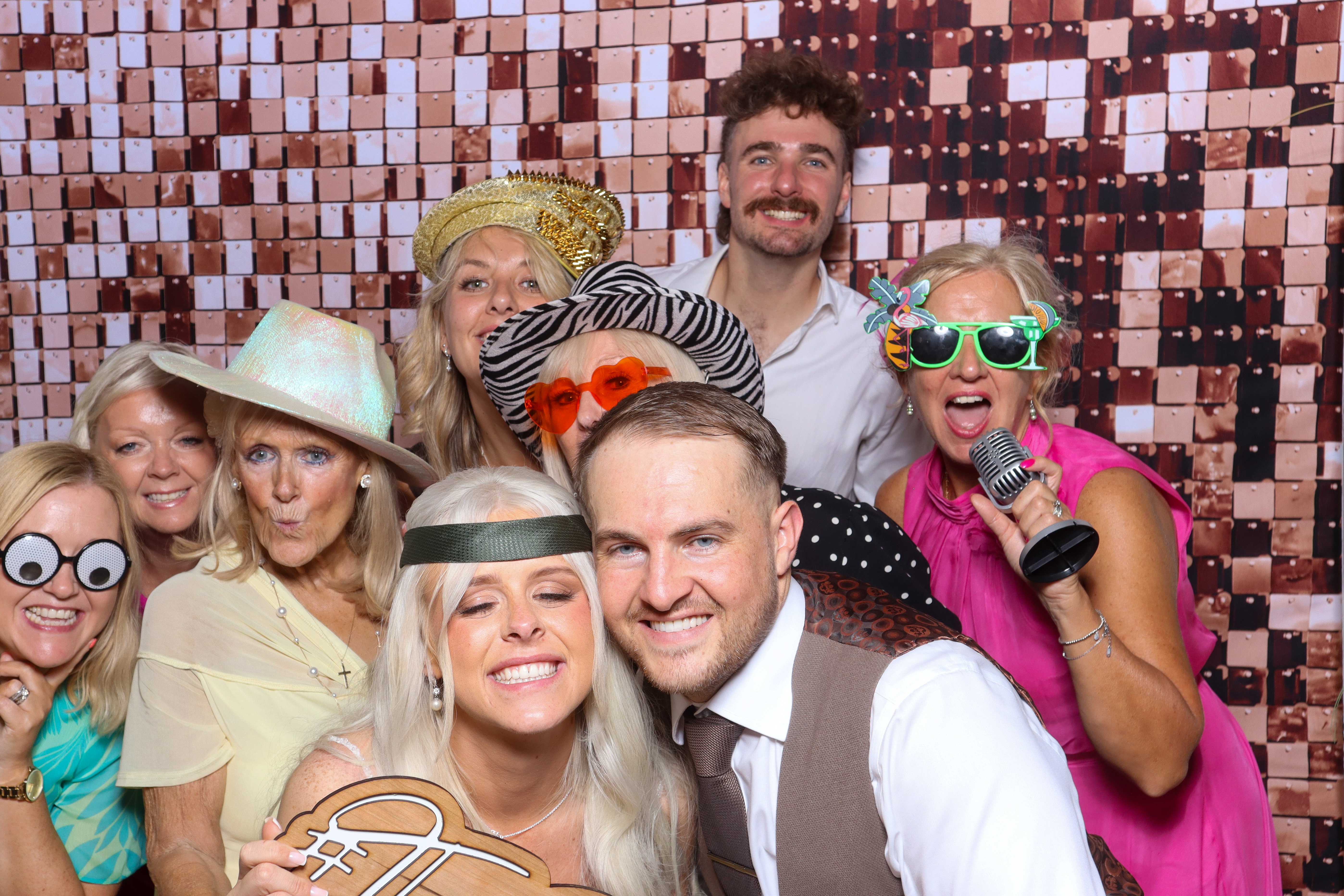 Caitlin and Aaron | View more photos from the event at gallery.blissbooth.co.uk/u/BlissBooth/Caitlin-and-Aaron