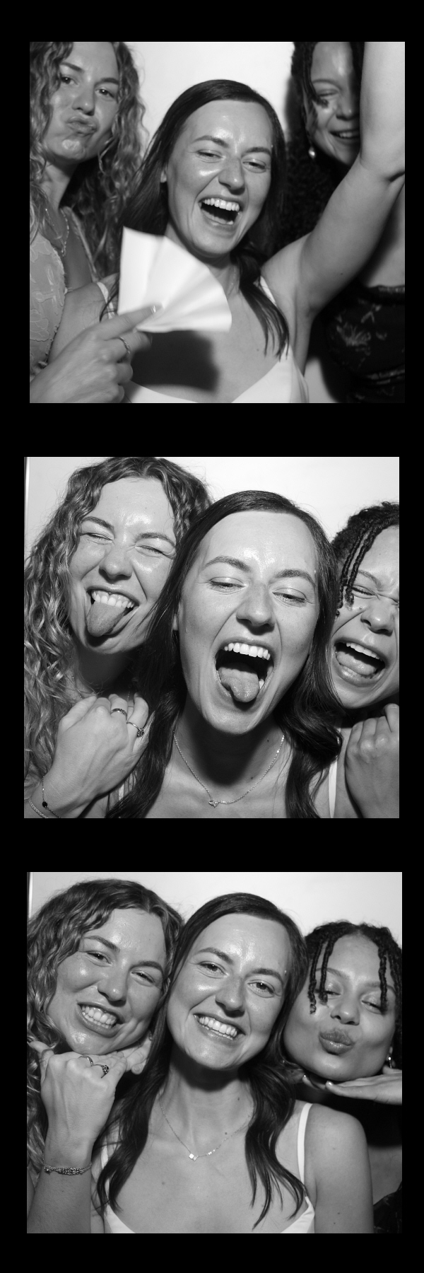 Roanna and Ashley | View more photos from the event at gallery.blissbooth.co.uk/u/BlissBooth/Roanna-and-Ashley