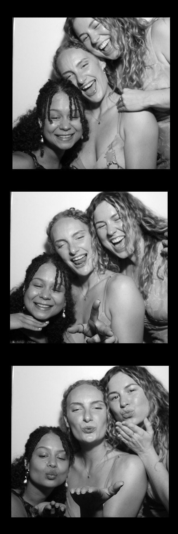 Roanna and Ashley | View more photos from the event at gallery.blissbooth.co.uk/u/BlissBooth/Roanna-and-Ashley
