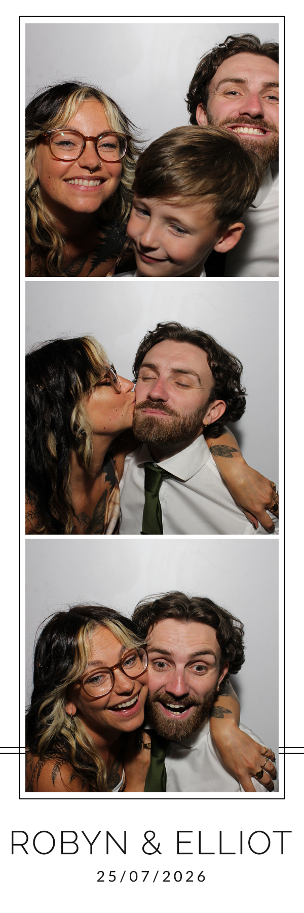 Robyn and Elliot | View more photos from the event at gallery.blissbooth.co.uk/u/BlissBooth/Robyn-and-Elliot