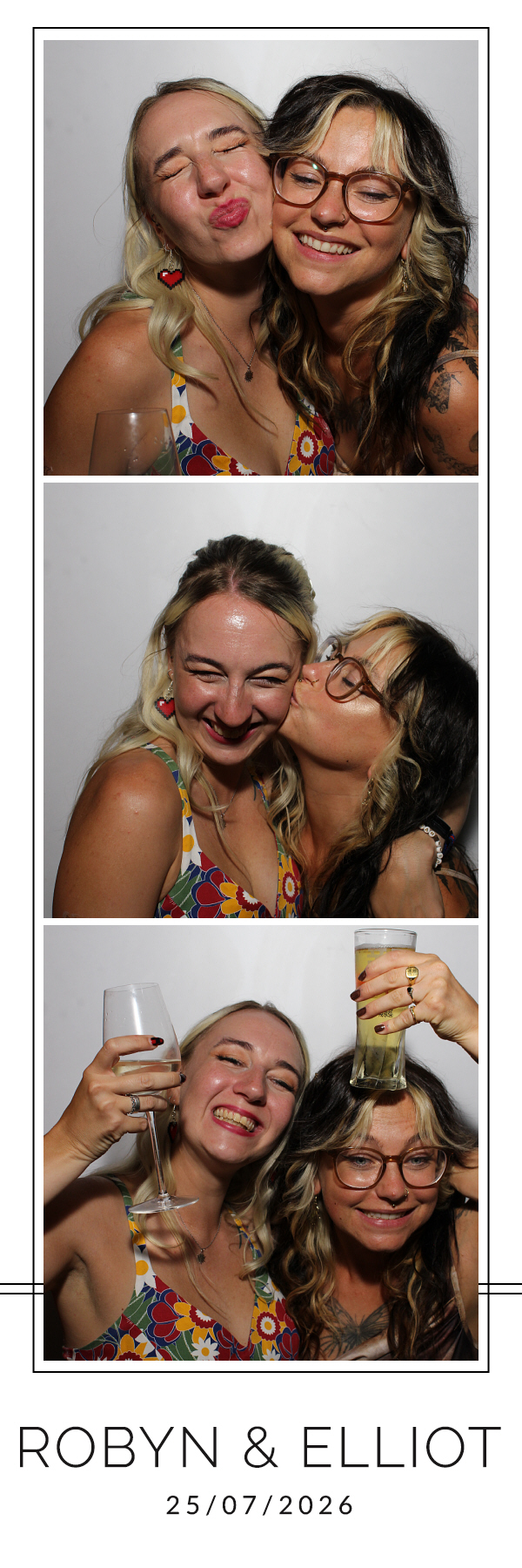 Robyn and Elliot | View more photos from the event at gallery.blissbooth.co.uk/u/BlissBooth/Robyn-and-Elliot