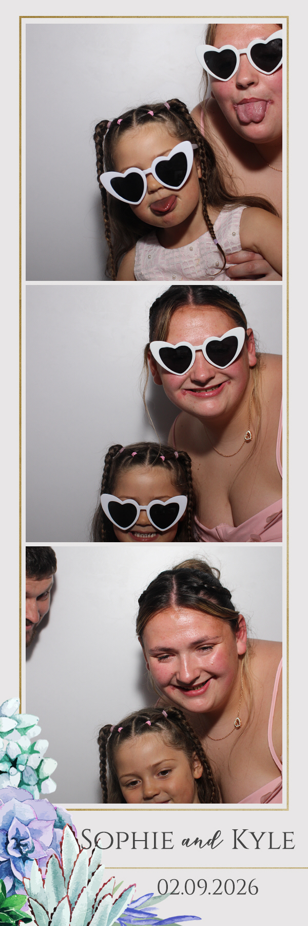 Sophie and Kyle | View more photos from the event at gallery.blissbooth.co.uk/u/BlissBooth/Sophie-and-Kyle