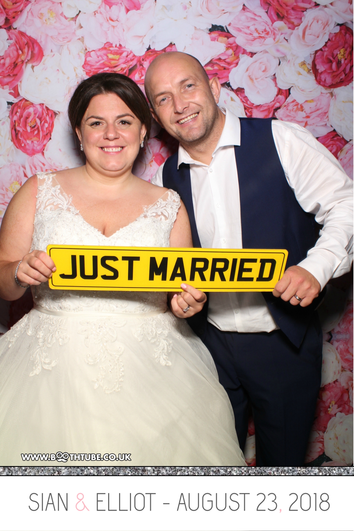Sian & Elliot | View more photos from the event at gallery.boothtube.co.uk/u/BoothtubeLtd/Sian-Elliot