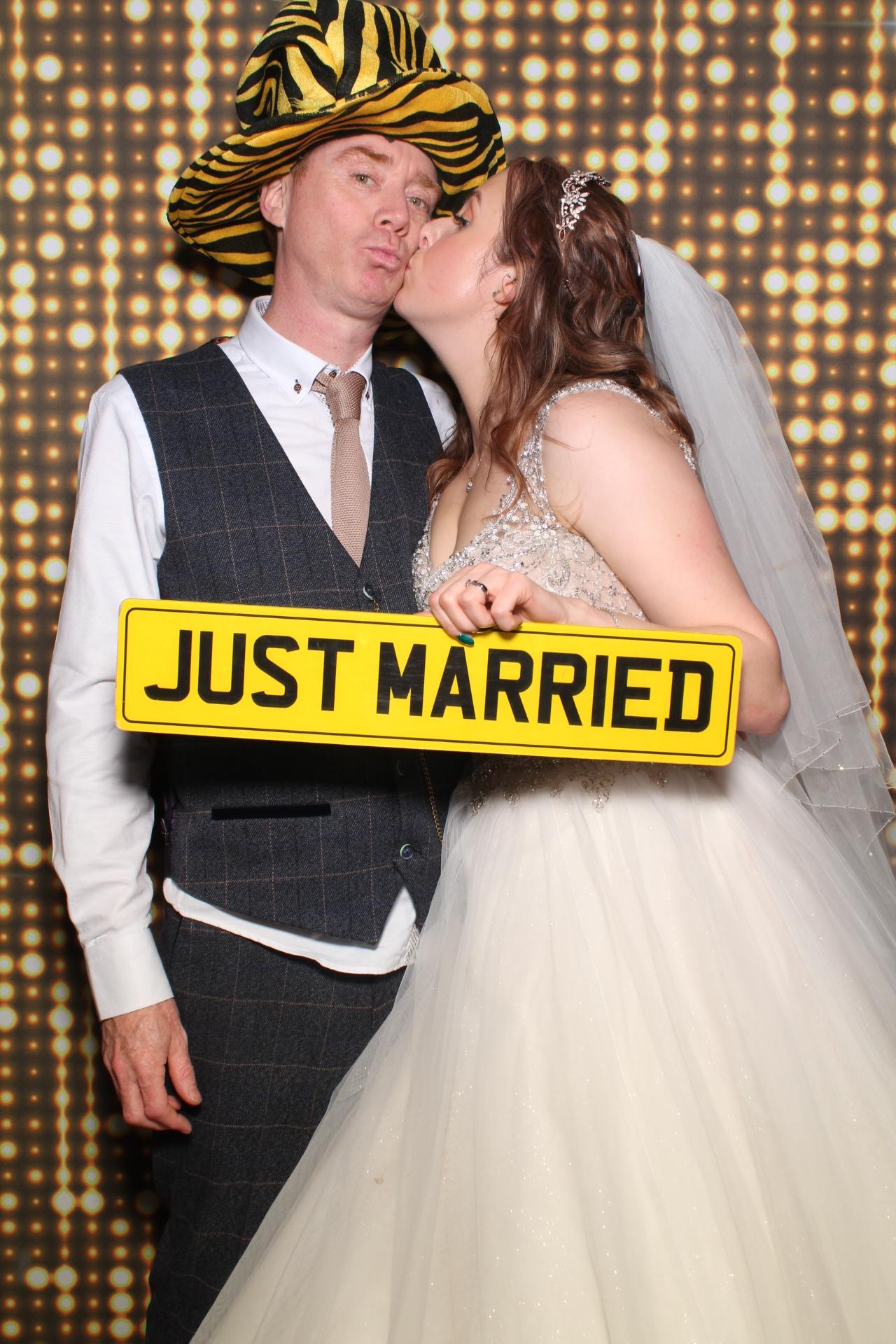 Emma and Nathan | View more photos from the event at gallery.boothtube.co.uk/u/BoothtubeLtd/Emma-and-Nathan