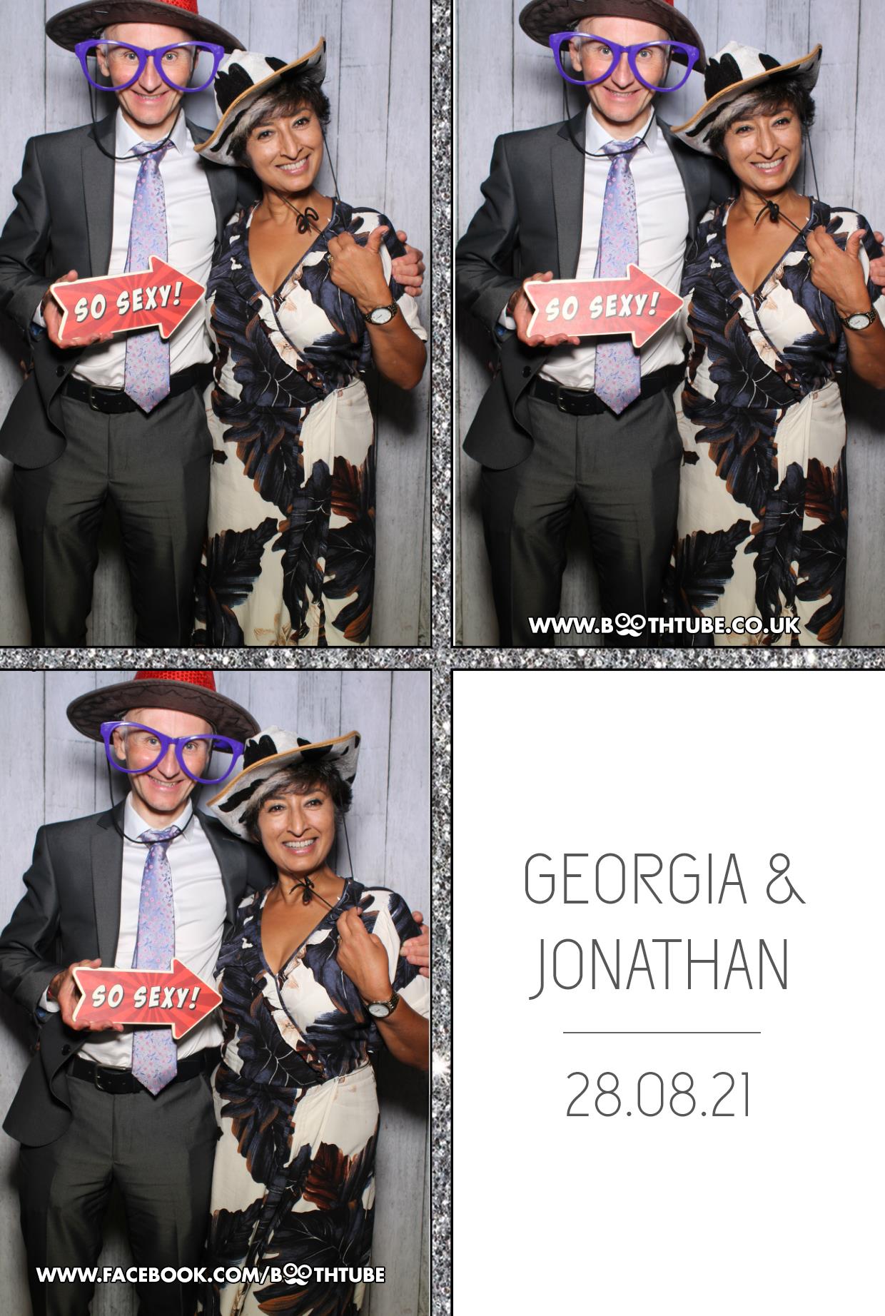 Georgia and Jonathan | View more photos from the event at gallery.boothtube.co.uk/u/BoothtubeLtd/Georgia-and-Jonathan