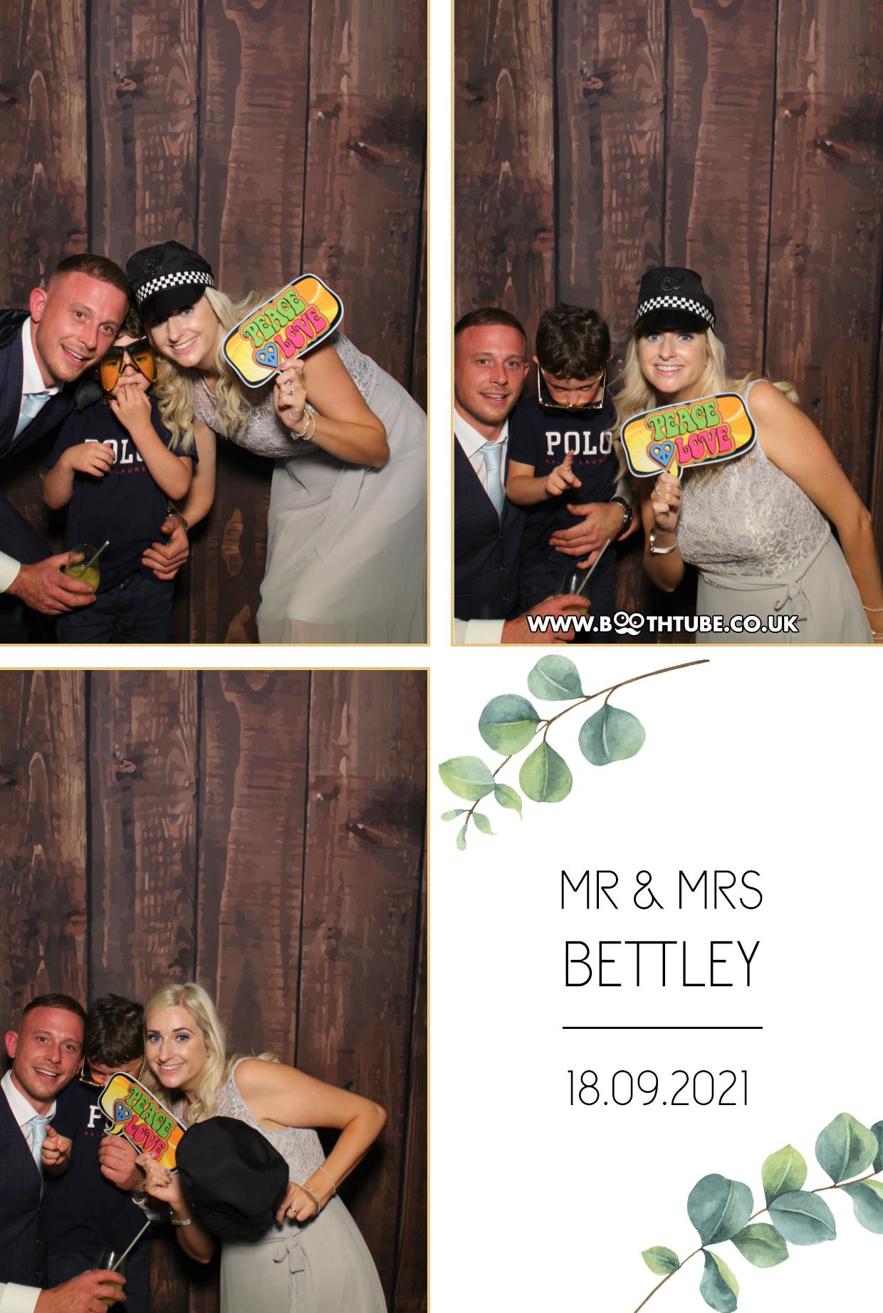Mr & Mrs Bettley | View more photos from the event at gallery.boothtube.co.uk/u/BoothtubeLtd/Mr-Mrs-Bettley